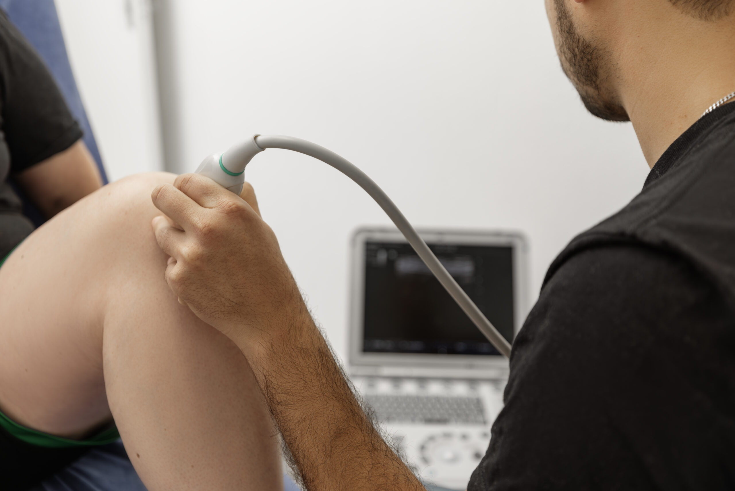Onderzoek van een gewricht met echografie